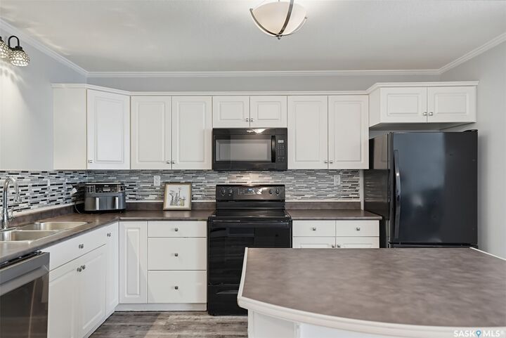 Property Photo: 715 Hart Road 904 SK S7M 3Y8
