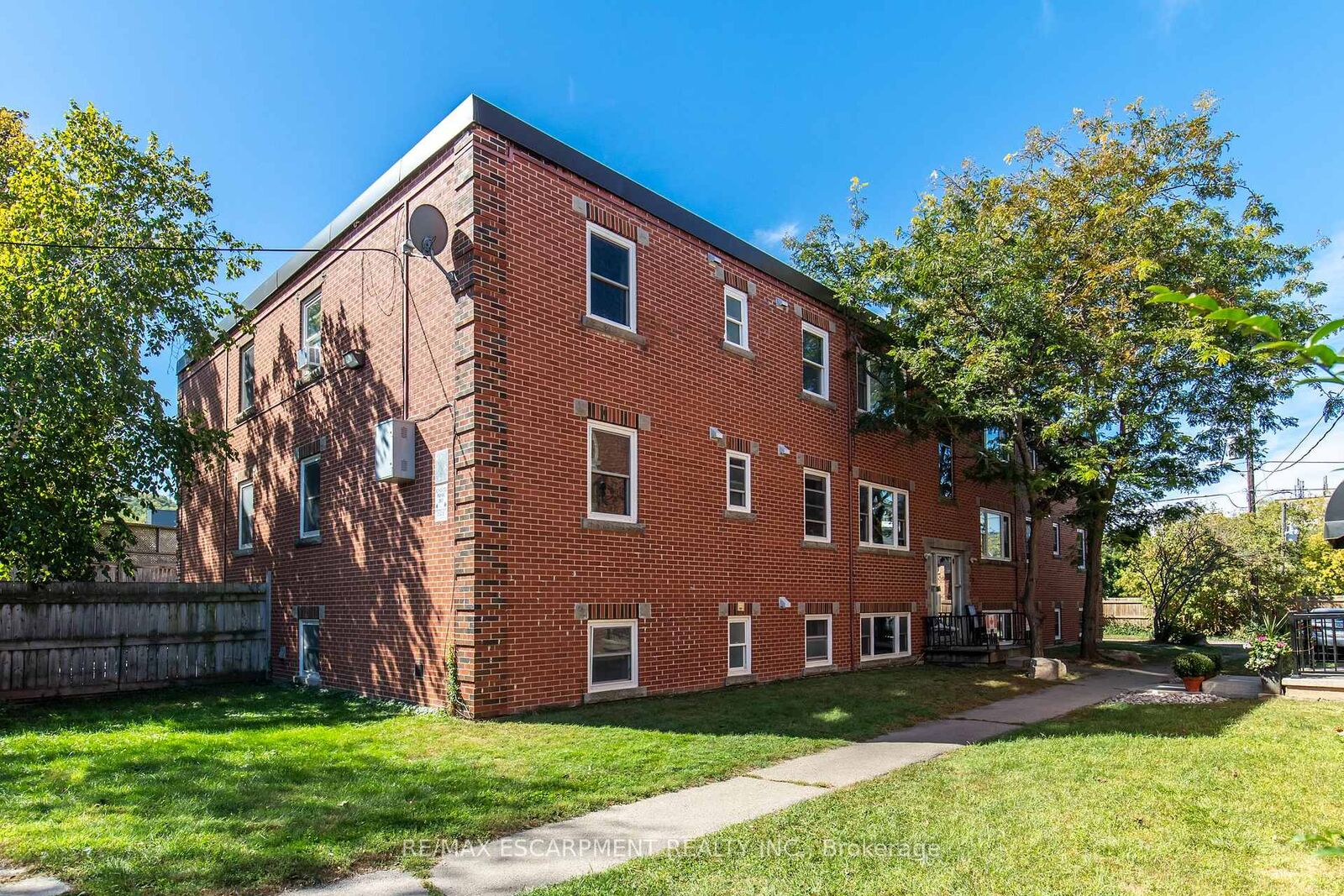 Property Photo:  3 Applewood Avenue 1  ON L8G 3S4 