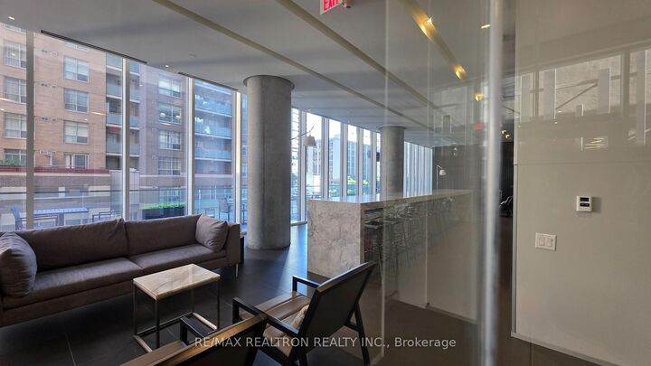 Property Photo:  15 Grenville Street 1911  ON M4Y 1A1 