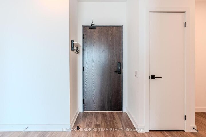 Property Photo:  2782 Barton Street E 814  ON L8E 2J8 