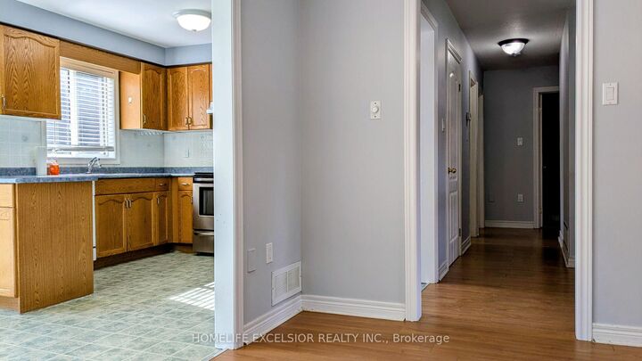 Property Photo:  25 Amberview Drive Upper Unit  ON L4P 3X8 