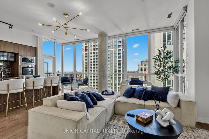 Property Photo:  88 Blue Jays Way Ph1  ON M5V 0L7 