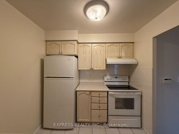 Property Photo:  29 Pemberton Avenue 1505  ON M2M 4L5 