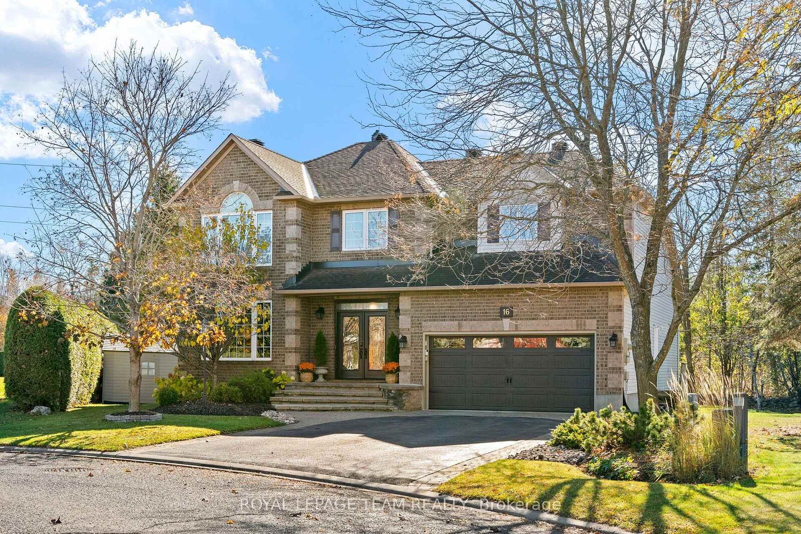 Property Photo:  16 Sirocco Crescent  ON K2S 1Z6 