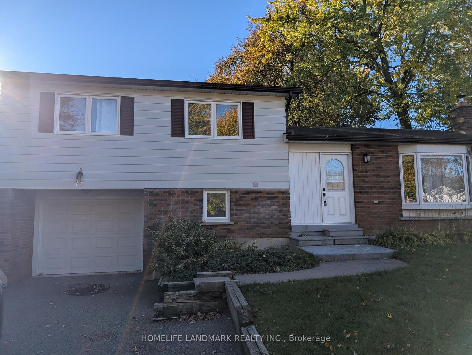 Property Photo:  77 Parkway Avenue  ON L3P 2H1 