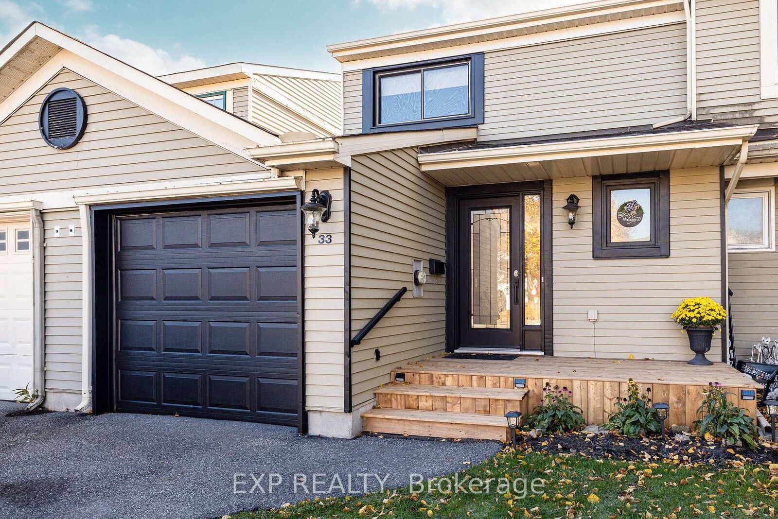 Property Photo:  33 Shearer Crescent  ON K2L 3M9 