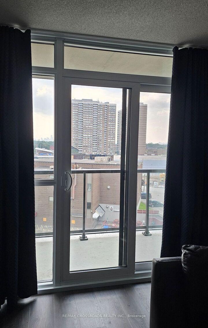 Property Photo:  8 Trent Avenue 502  ON M4C 0A6 