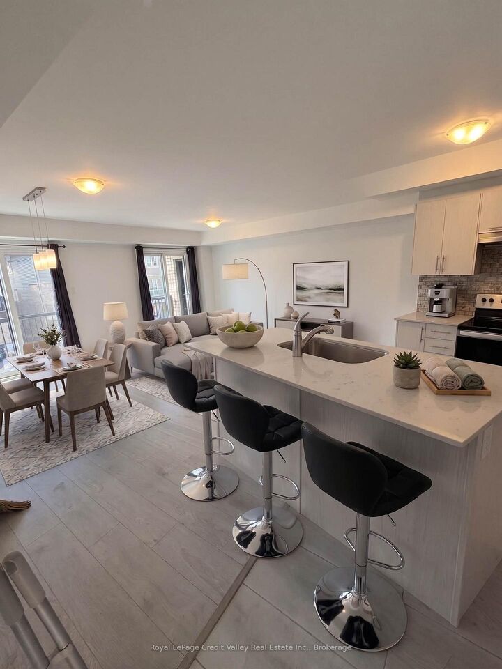 Property Photo: 14 Wagon Lane E 5 ON L9J 0V1