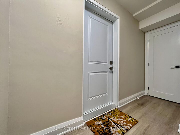 Property Photo:  25 Glenside Avenue 1  ON M4L 2T6 