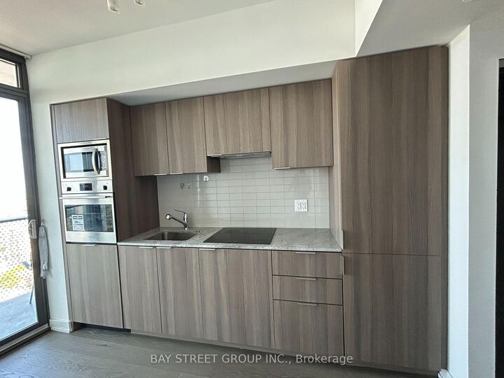 Property Photo:  11 Wellesley Street W 4912  ON M4Y 1E8 