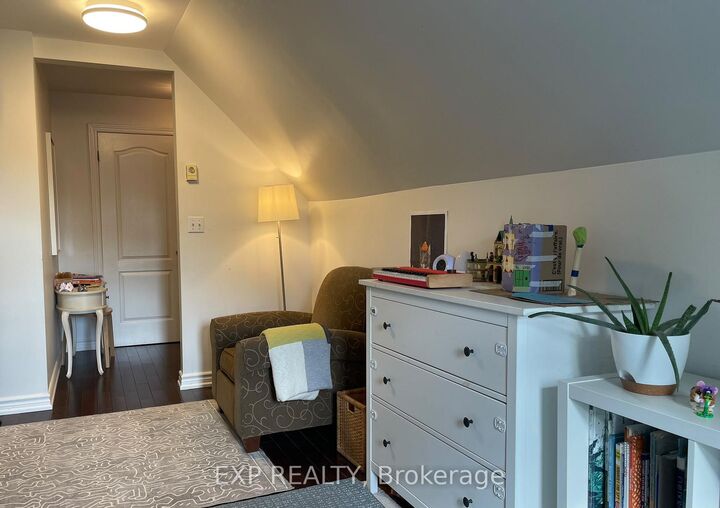Property Photo:  223 Evelyn Avenue Apt. #2  ON M6P 2Z8 