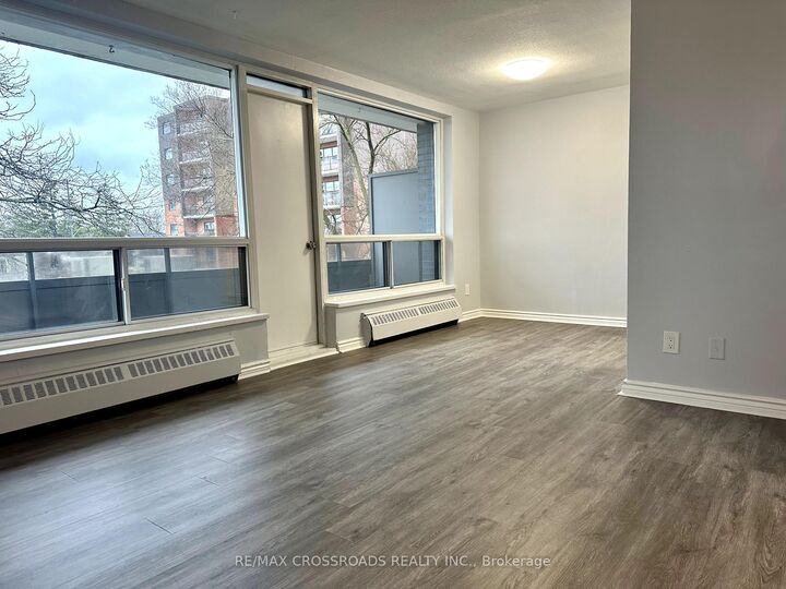 Property Photo:  363 Lakeshore Road E 302  ON L5G 1H7 