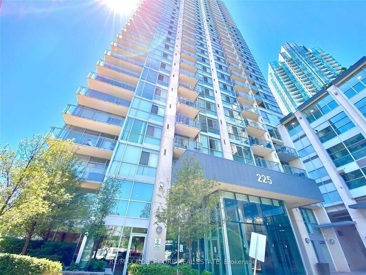 Property Photo:  225 Webb Drive 1504  ON L5B 3Y5 
