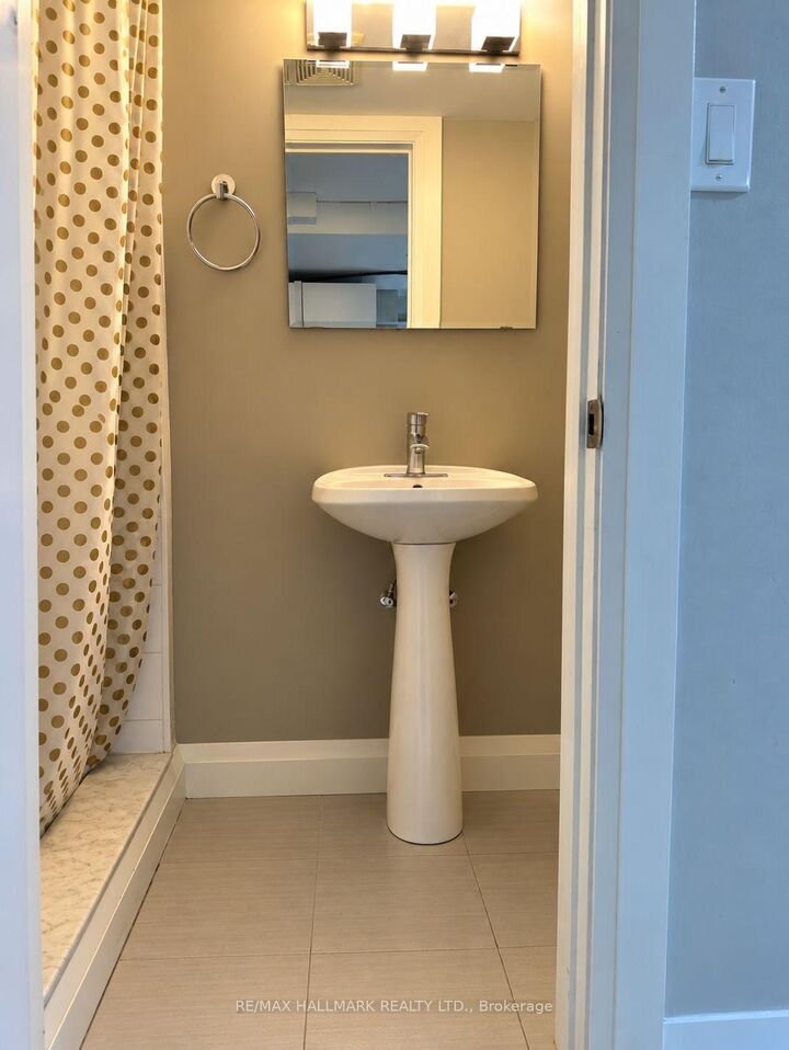 Property Photo:  163 1/2 Hampton Avenue Lower  ON M4K 2Z3 