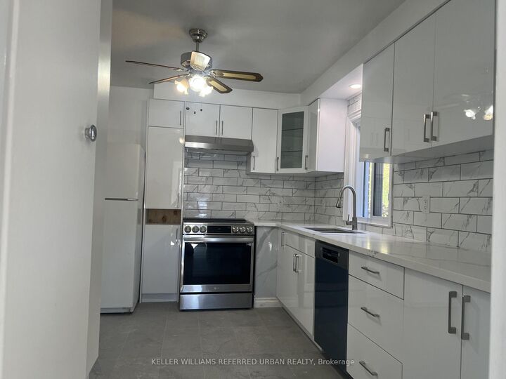 Property Photo:  32 Janet Boulevard Main Floor  ON M1R 1H6 