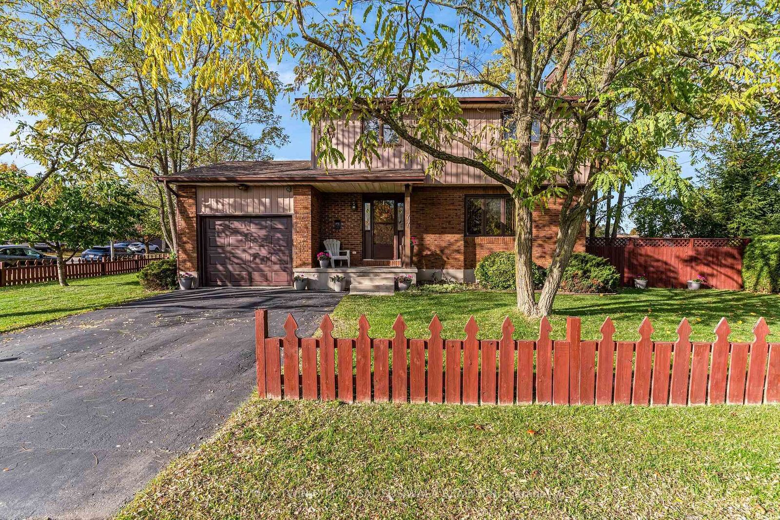 Property Photo:  1177 Langs Circle  ON N3H 5E6 