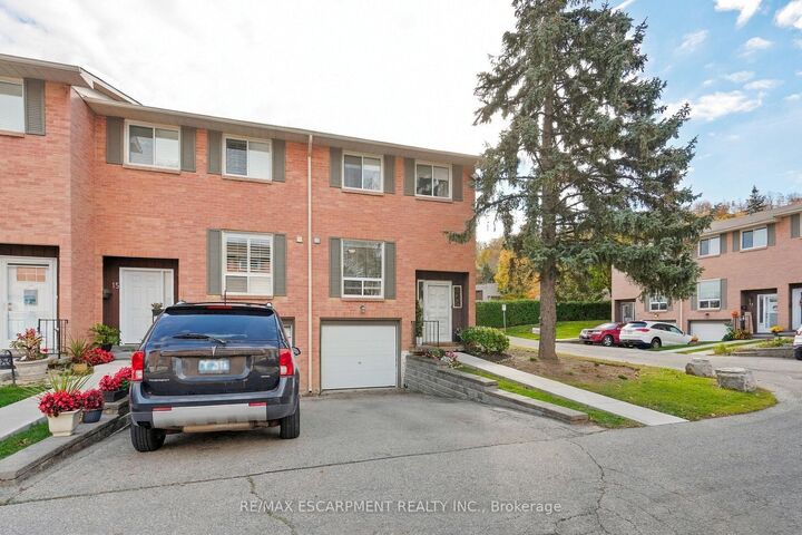 Property Photo: 66 Summercrest Drive 14 ON L8K 6M6