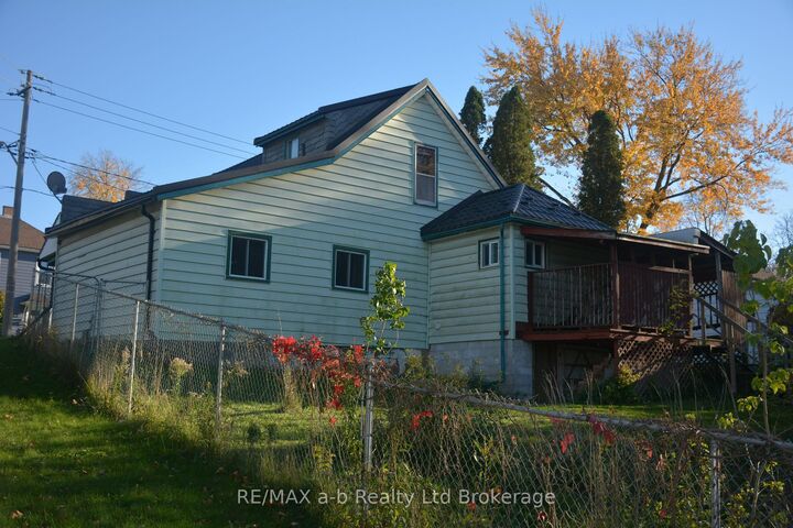 Photo de la propriété:  183 Charles Street E  ON N5C 1J9 