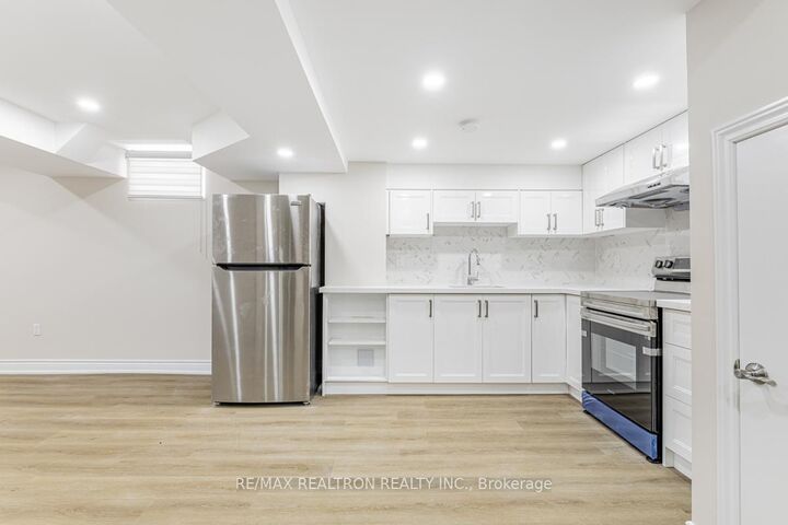 Property Photo: 103 Beverley Glen Boulevard ON L4J 7V2