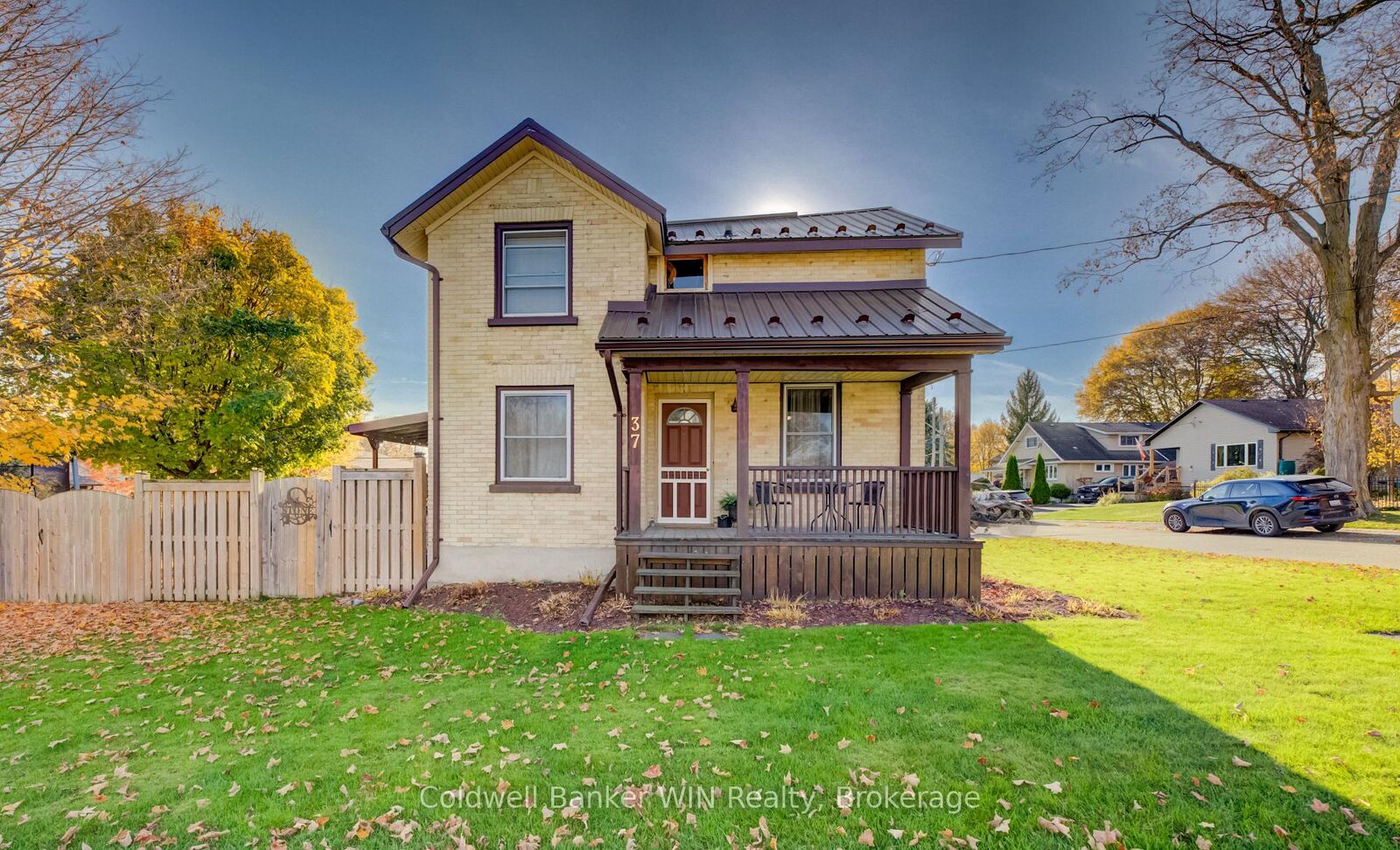Property Photo:  37 Queen Street N  ON N0G 1Z0 
