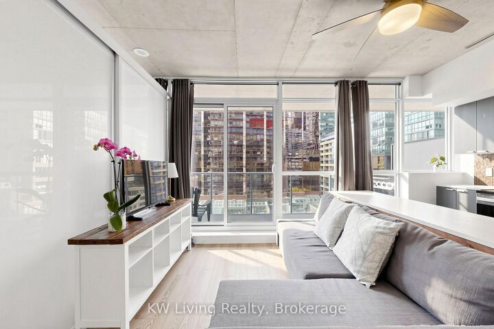 Property Photo:  375 King Street W 801  ON M5V 1K5 