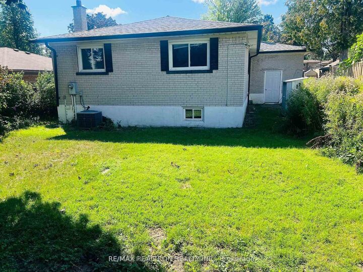 Property Photo: 22 Griselda Crescent ON M1G 3P6