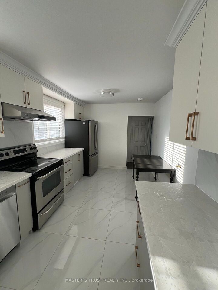 Property Photo:  139 Amberjack Boulevard Main  ON M1H 2K1 