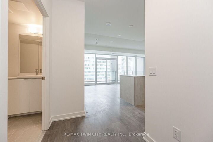 Property Photo:  55 Duke Street W 610  ON N2H 0C9 