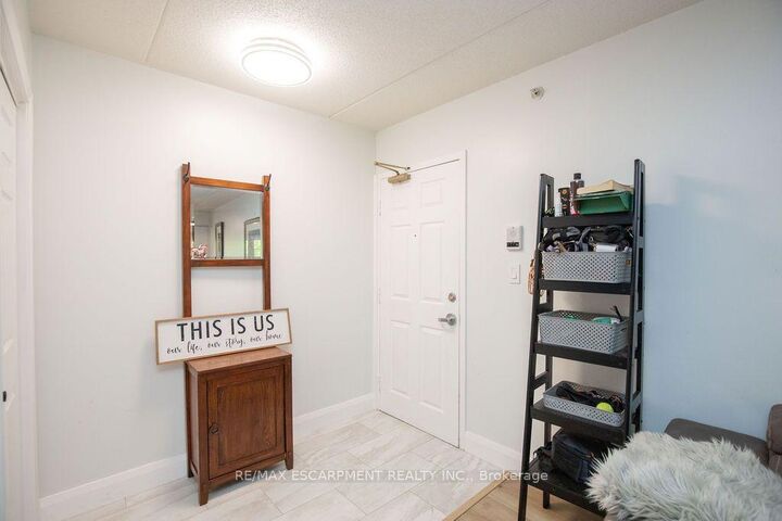 Property Photo:  1480 Bishops Gate N/A 207  ON L6M 4N4 
