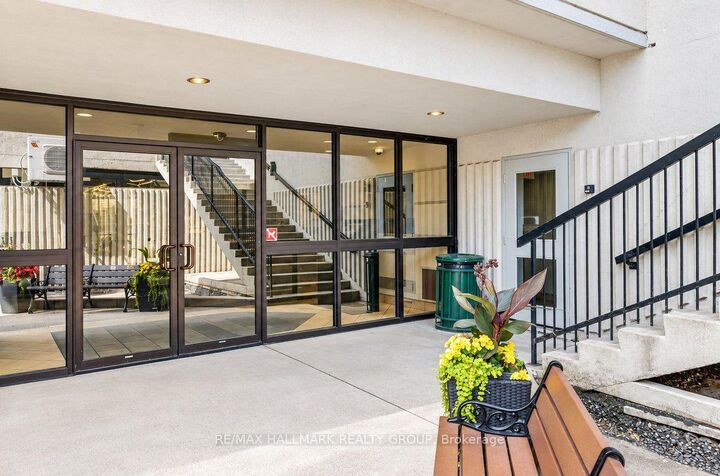 Property Photo:  158C McArthur Avenue 1908  ON K1K 1H8 