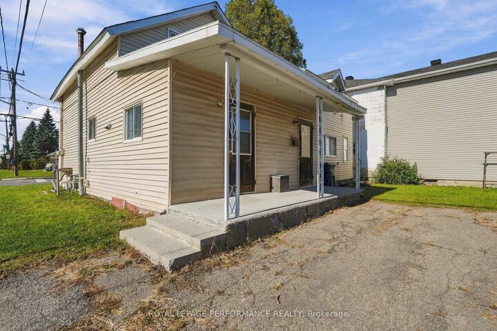 Property Photo:  325 Kitchener Street  ON K6A 2P1 