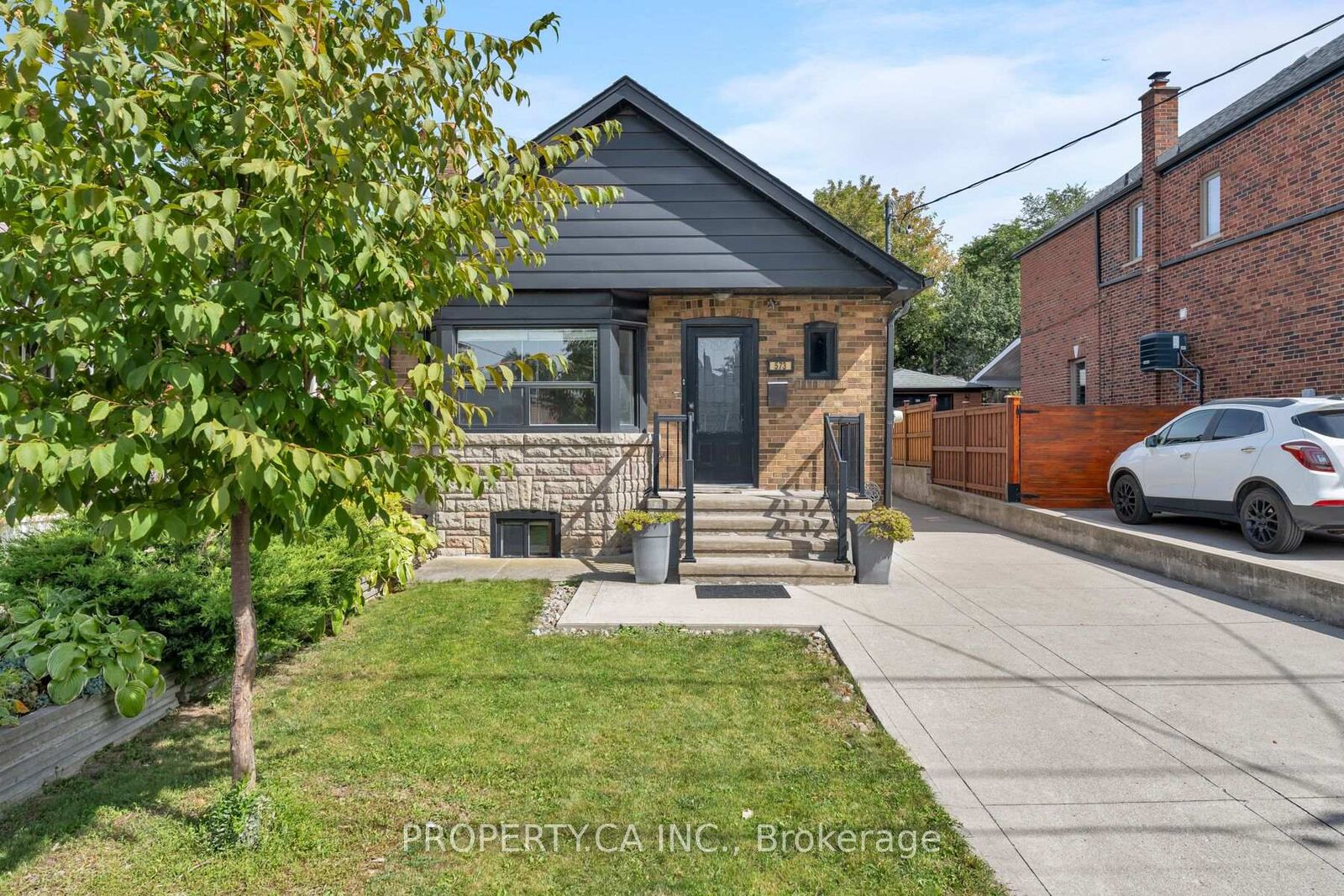 Property Photo: 573 Northcliffe Boulevard ON M6E 3L6