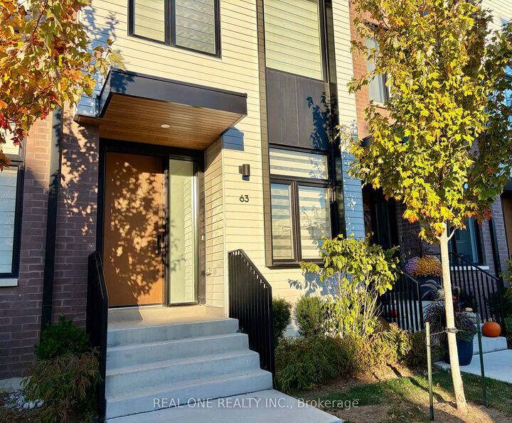 Property Photo:  35 Lou Parsons Way 63  ON L5H 0B2 