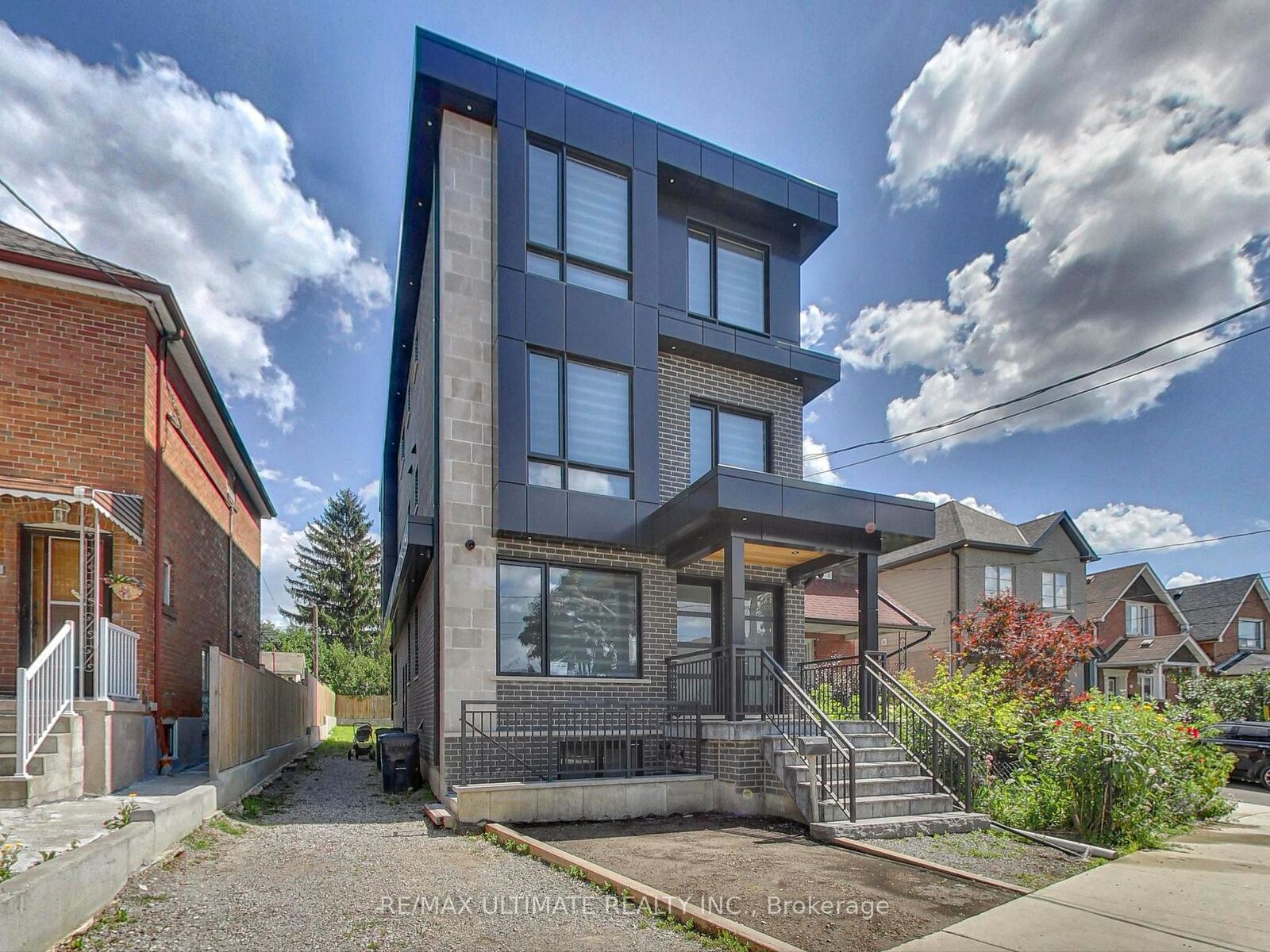 Property Photo:  387 Glenholme Avenue 201  ON M6E 3E6 