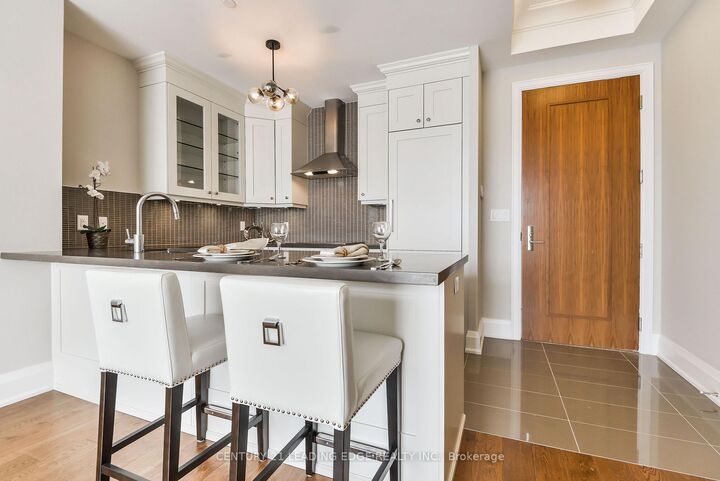 Property Photo:  9 Stollery Pond Crescent 210  ON L6C 0K1 