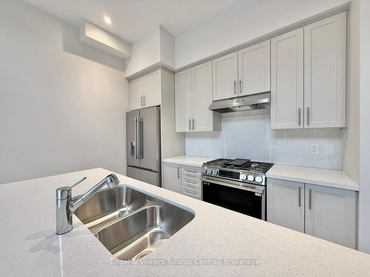 Property Photo:  111 Yvonne Crescent  ON L9Y 5T9 