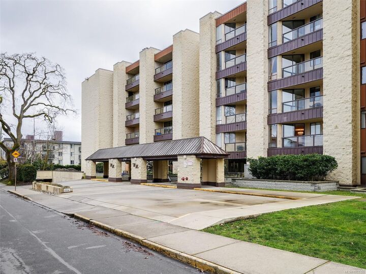 Property Photo:  1745 Leighton Rd #213  BC V8R 6R6 
