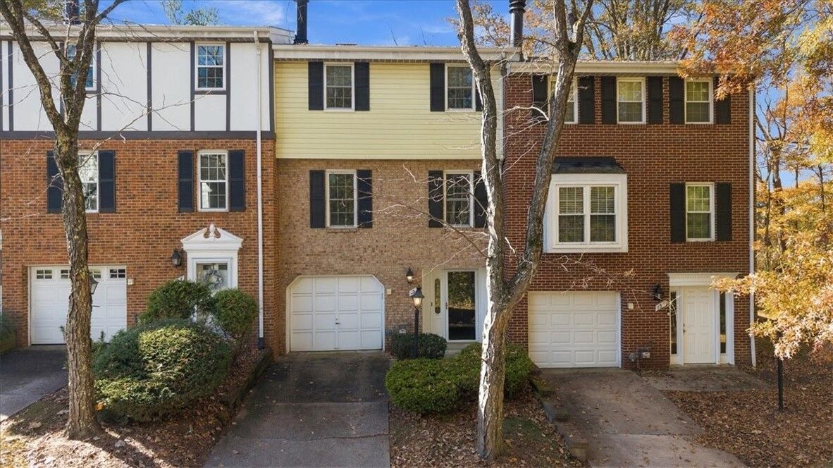 Property Photo:  152 Aberdeen Dr  PA 15237 