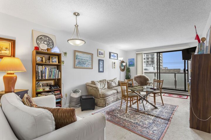Property Photo:  2119 Bellevue Avenue 403  BC V7V 1C2 