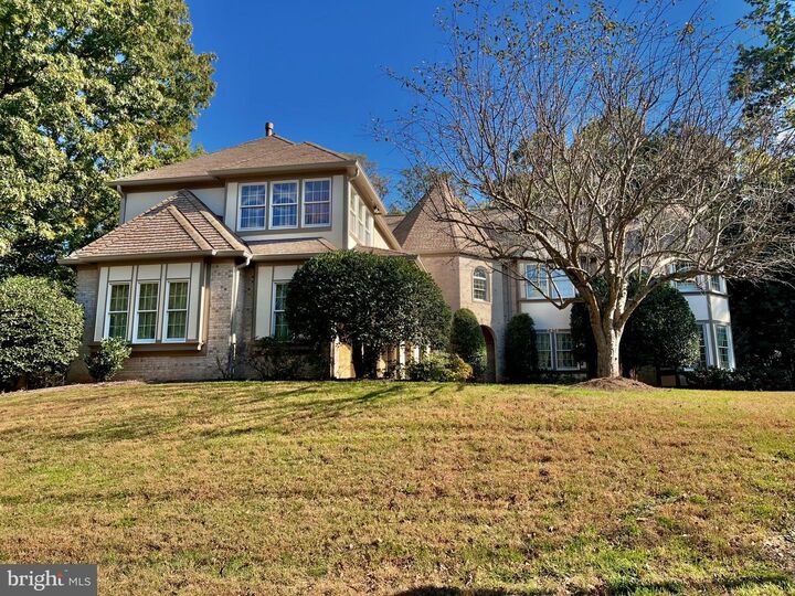 Property Photo: 6404 Lake Meadow Drive VA 22015