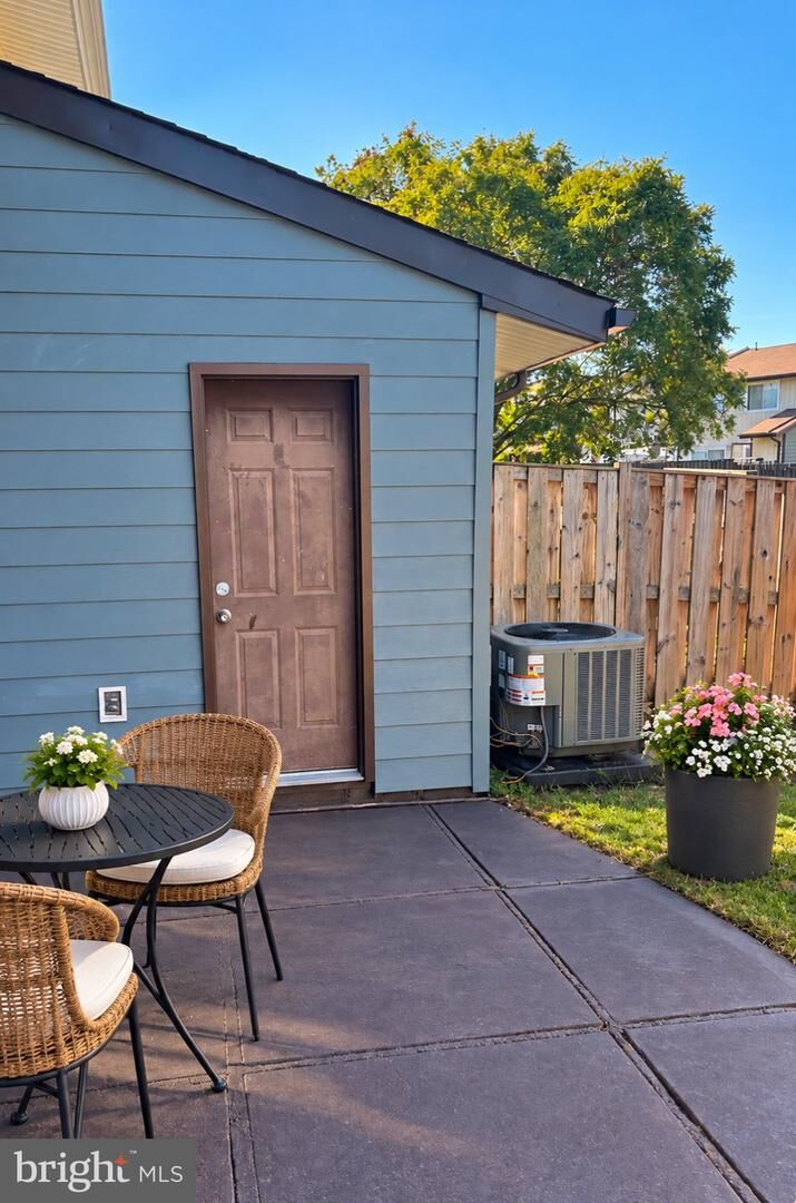 Property Photo:  769 Sugarland Run Drive  VA 20164 