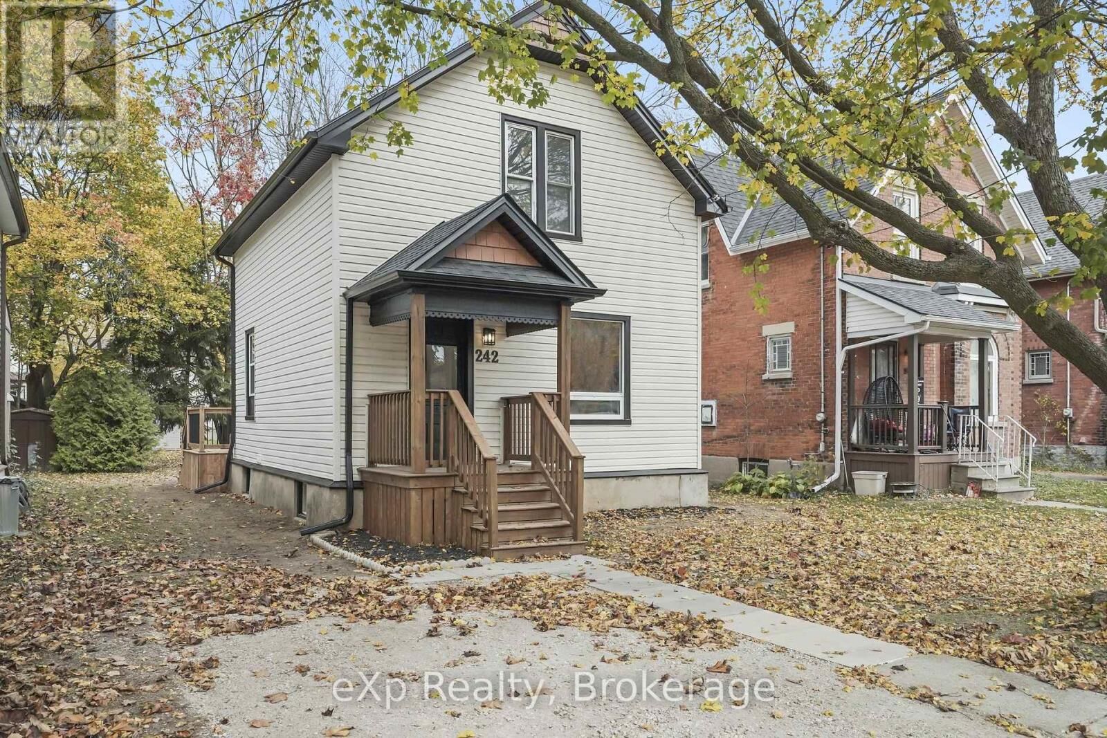 Property Photo:  242 Brunswick Street  ON N5A 3M4 