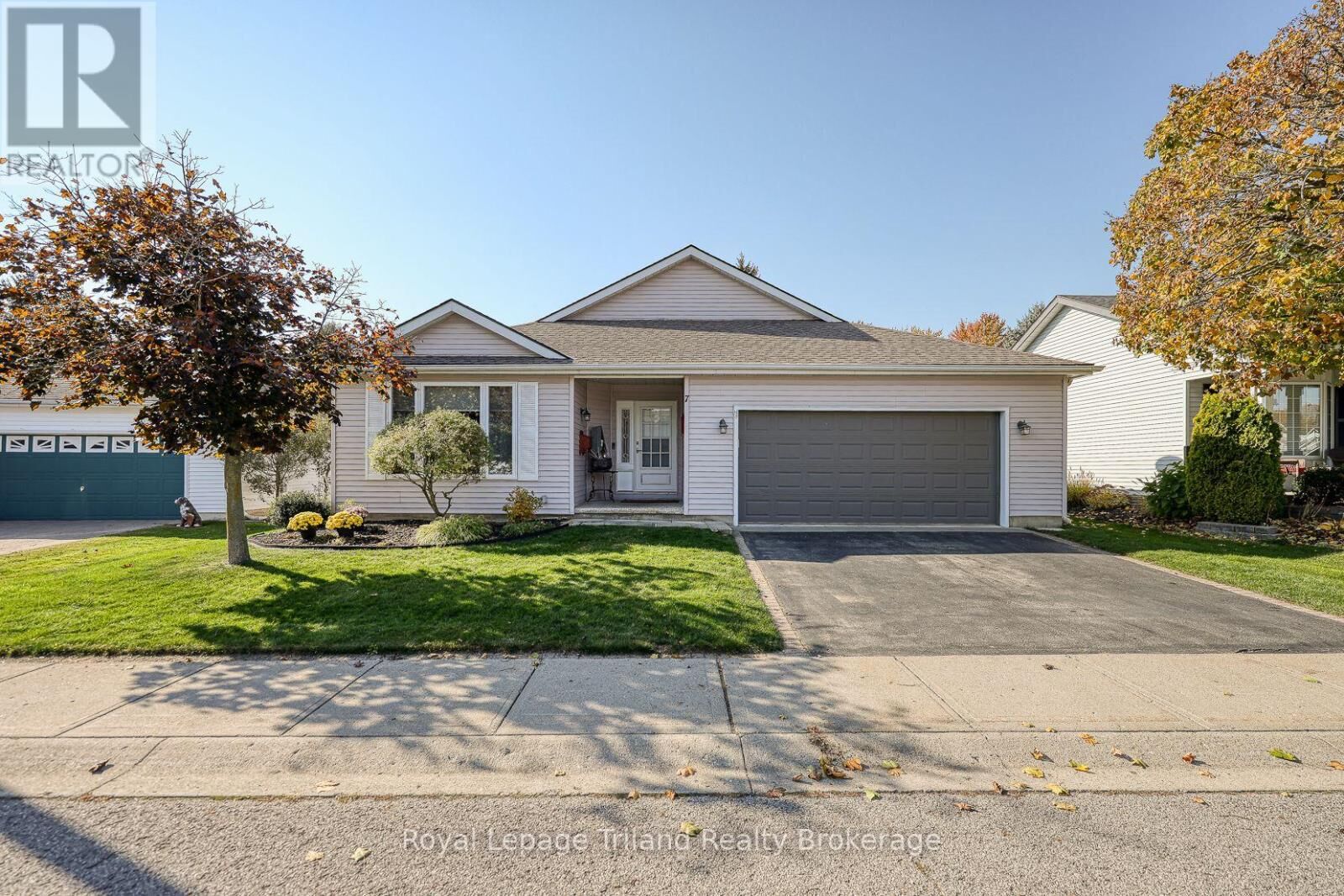 Property Photo: 7 Brasher Drive ON N4G 5T2