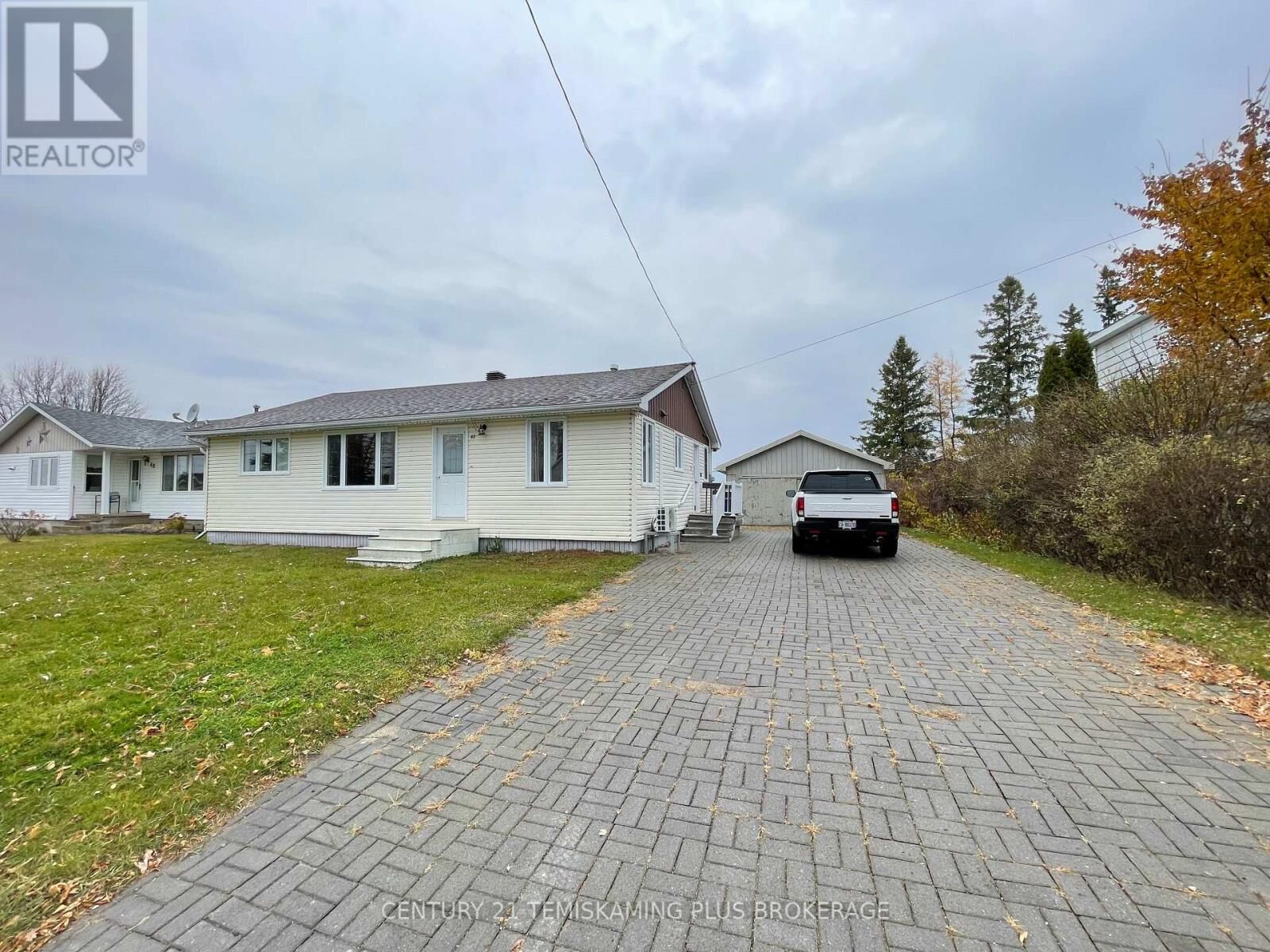 Property Photo:  42 Tenth Street West  ON P0J 1E0 