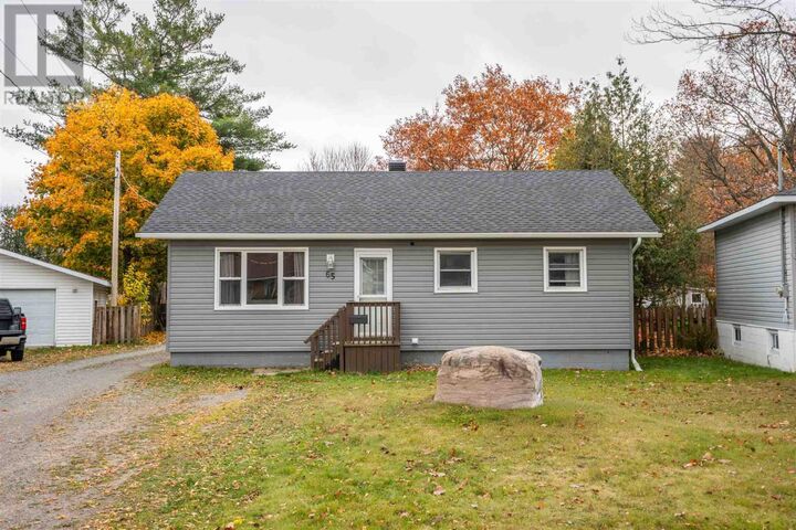 Property Photo:  65 Anna St  ON P6B 3S7 