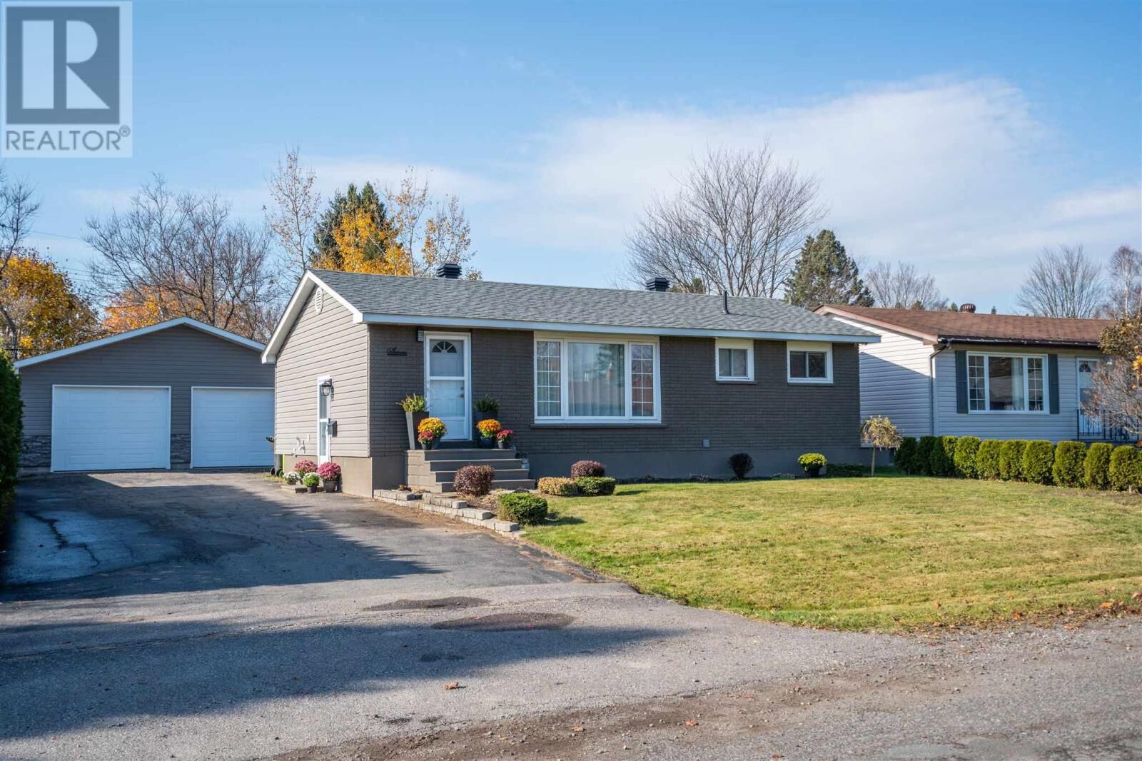 Property Photo: 7 East Braemar Bay ON P6C 3Z2