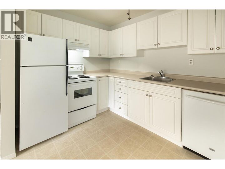 Property Photo: 435 Franklyn Road 207 BC V1X 5X8