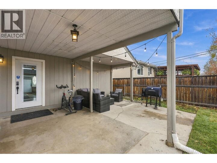 Property Photo:  438 Royal Avenue  BC V2B 3P6 