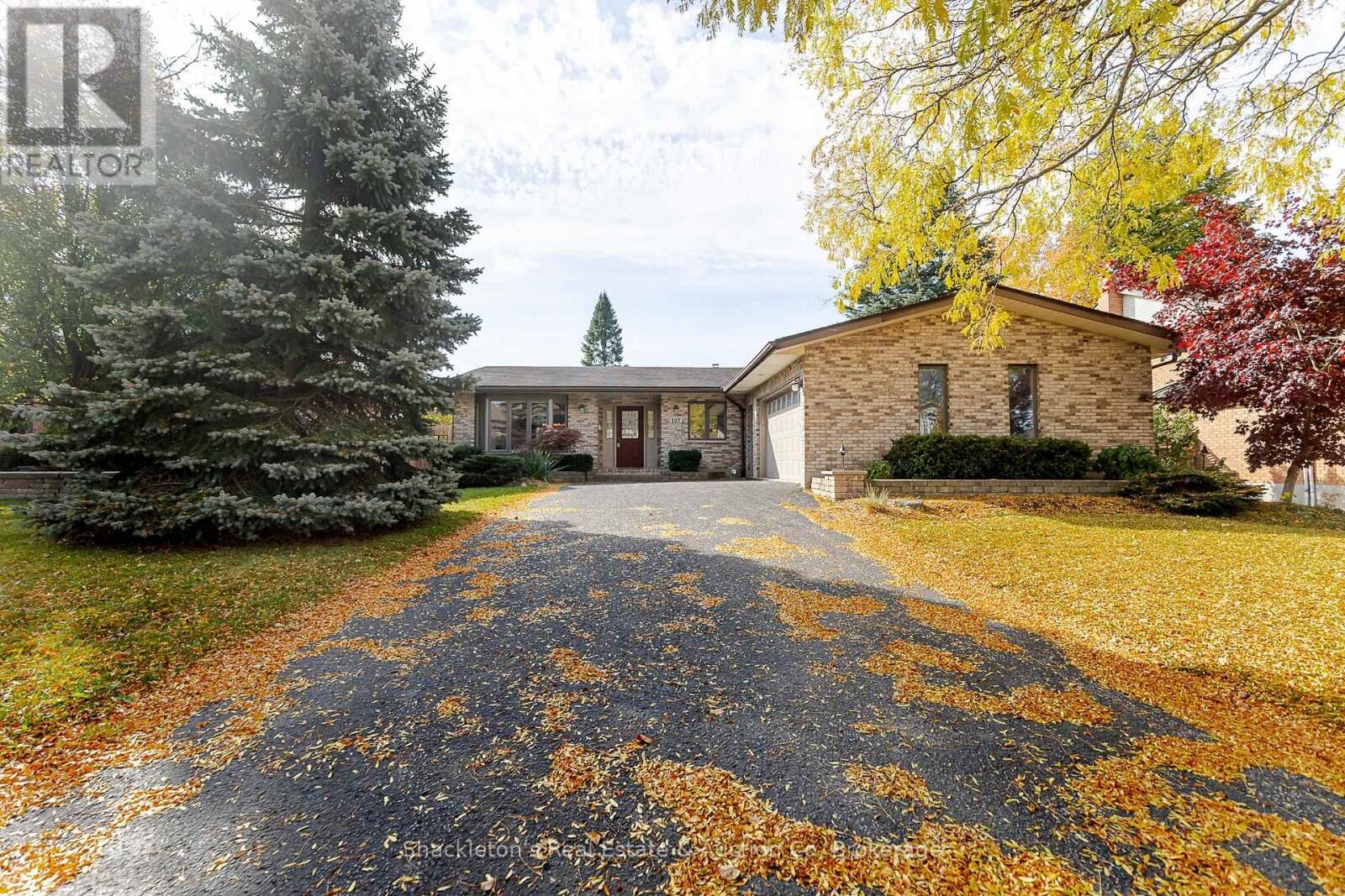 Property Photo:  107 Franklin Drive  ON N5A 6R1 