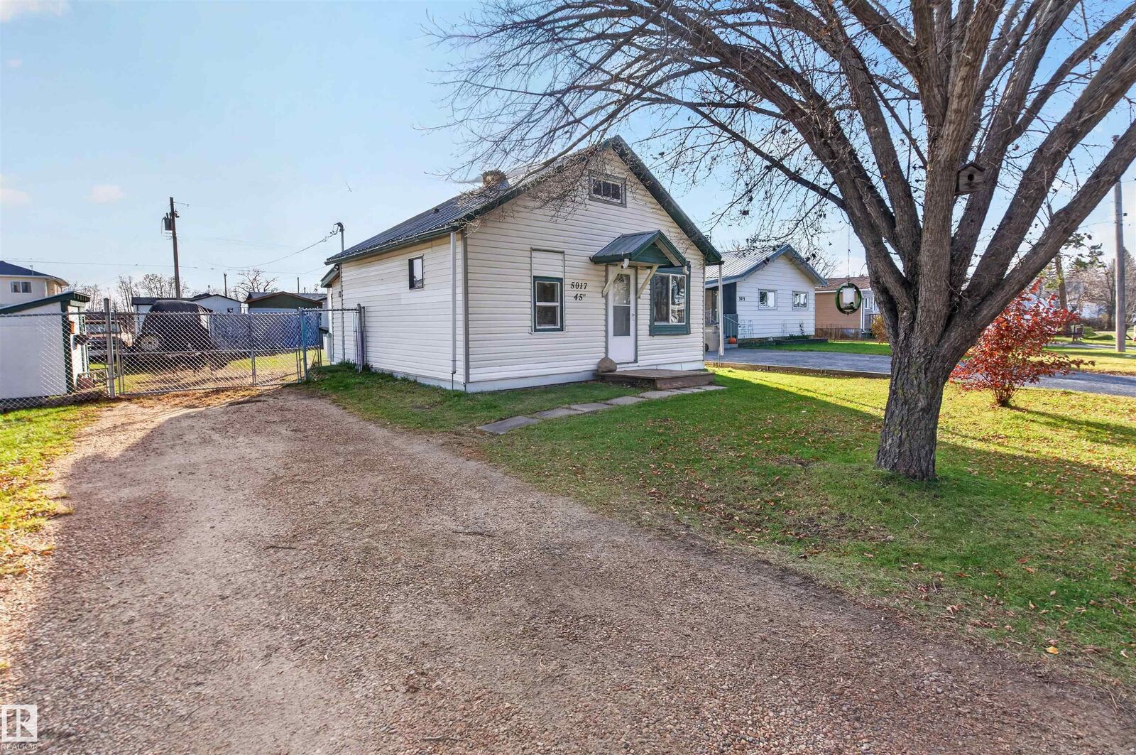 Property Photo: 5017 45 Avenue AB T0C 0V0